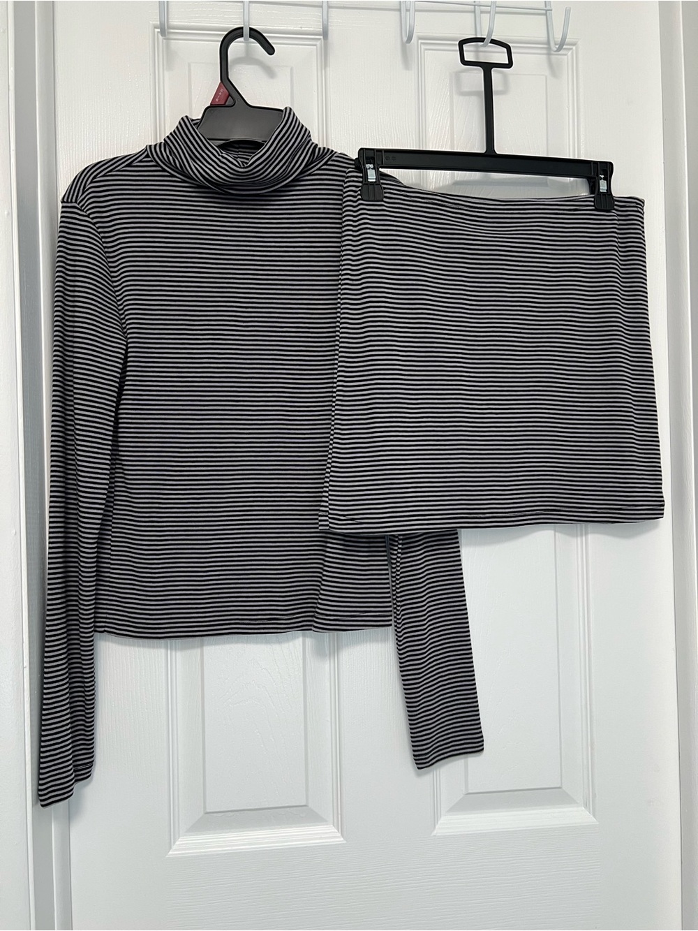 No Boundaries 2-Piece Striped Turtleneck Top & Mini Skirt Set Gray/Black Size S - Picture 14 of 14